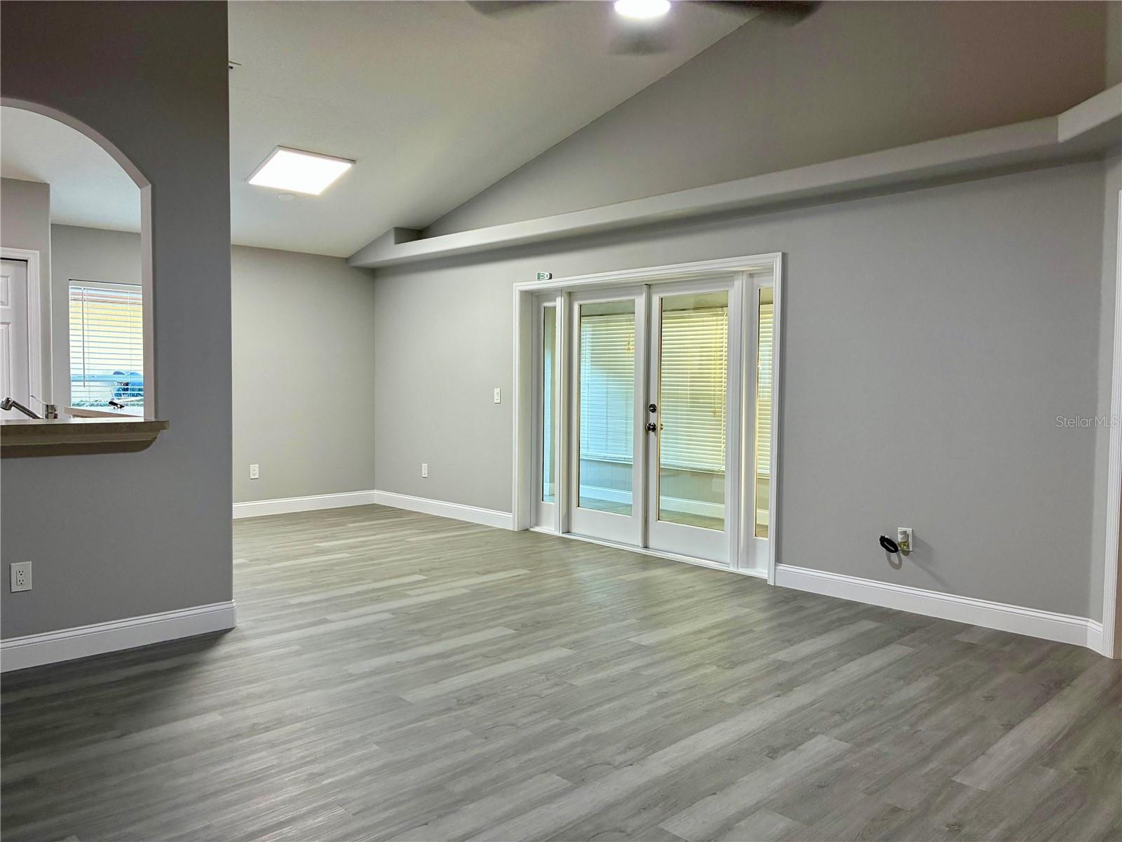 Image 8 of 29 For 951 Vindale Road