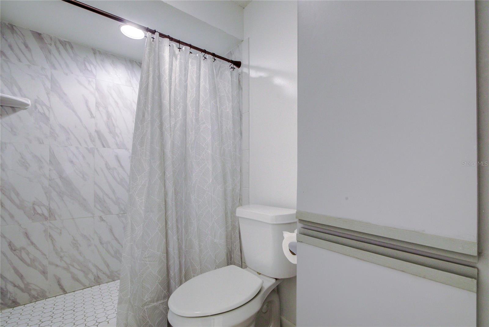 Image 18 of 37 For 2925 Rivers Edge Boulevard 2925