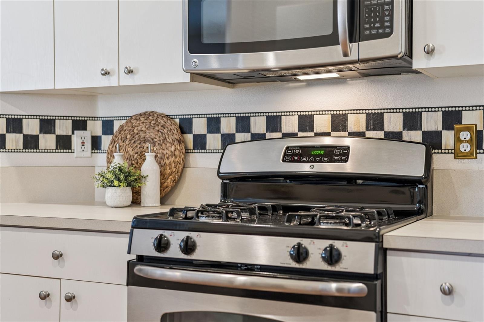 Image 8 of 51 For 223 Stonington Way