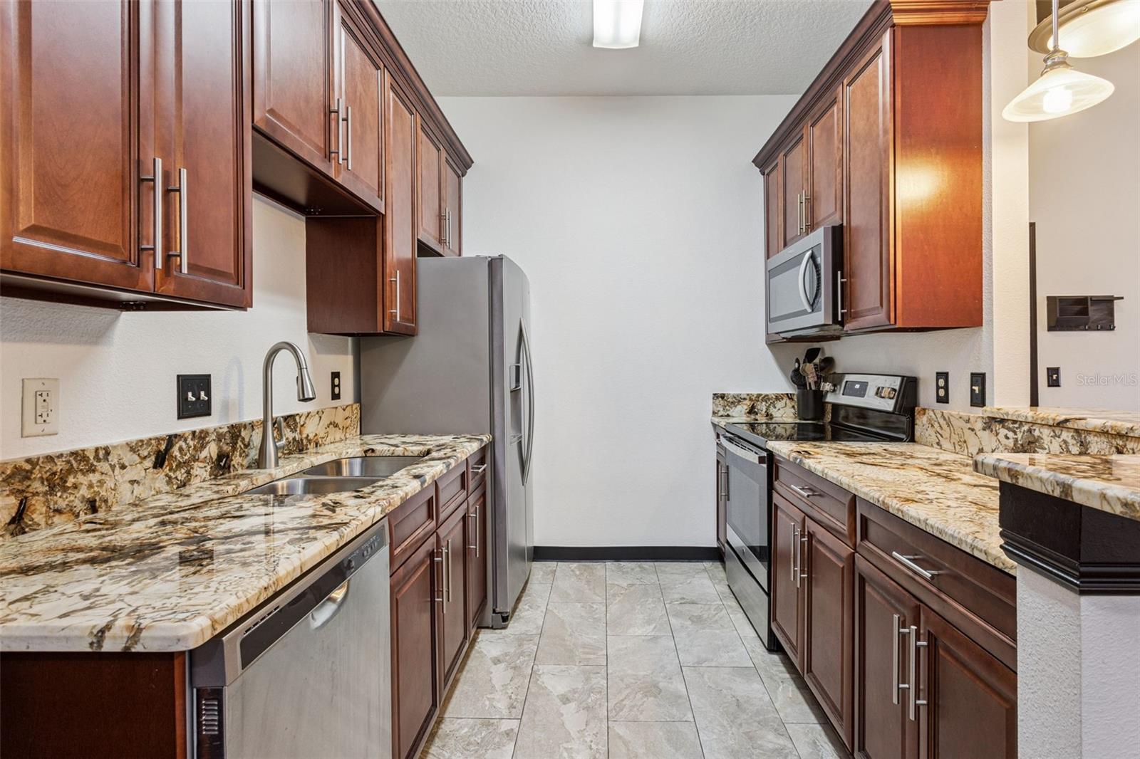 Image 10 of 23 For 145 Pearl Lake Cswy  208