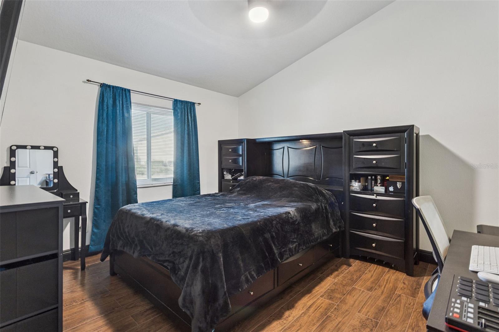 Image 12 of 23 For 145 Pearl Lake Cswy  208