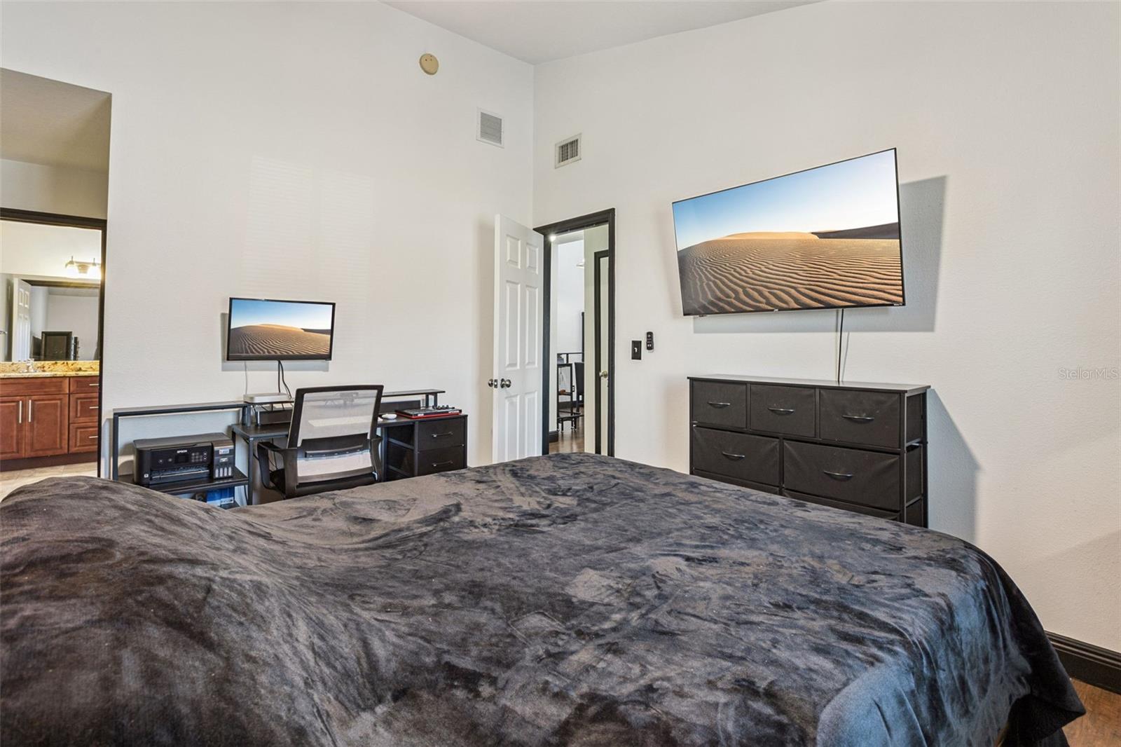 Image 14 of 23 For 145 Pearl Lake Cswy  208