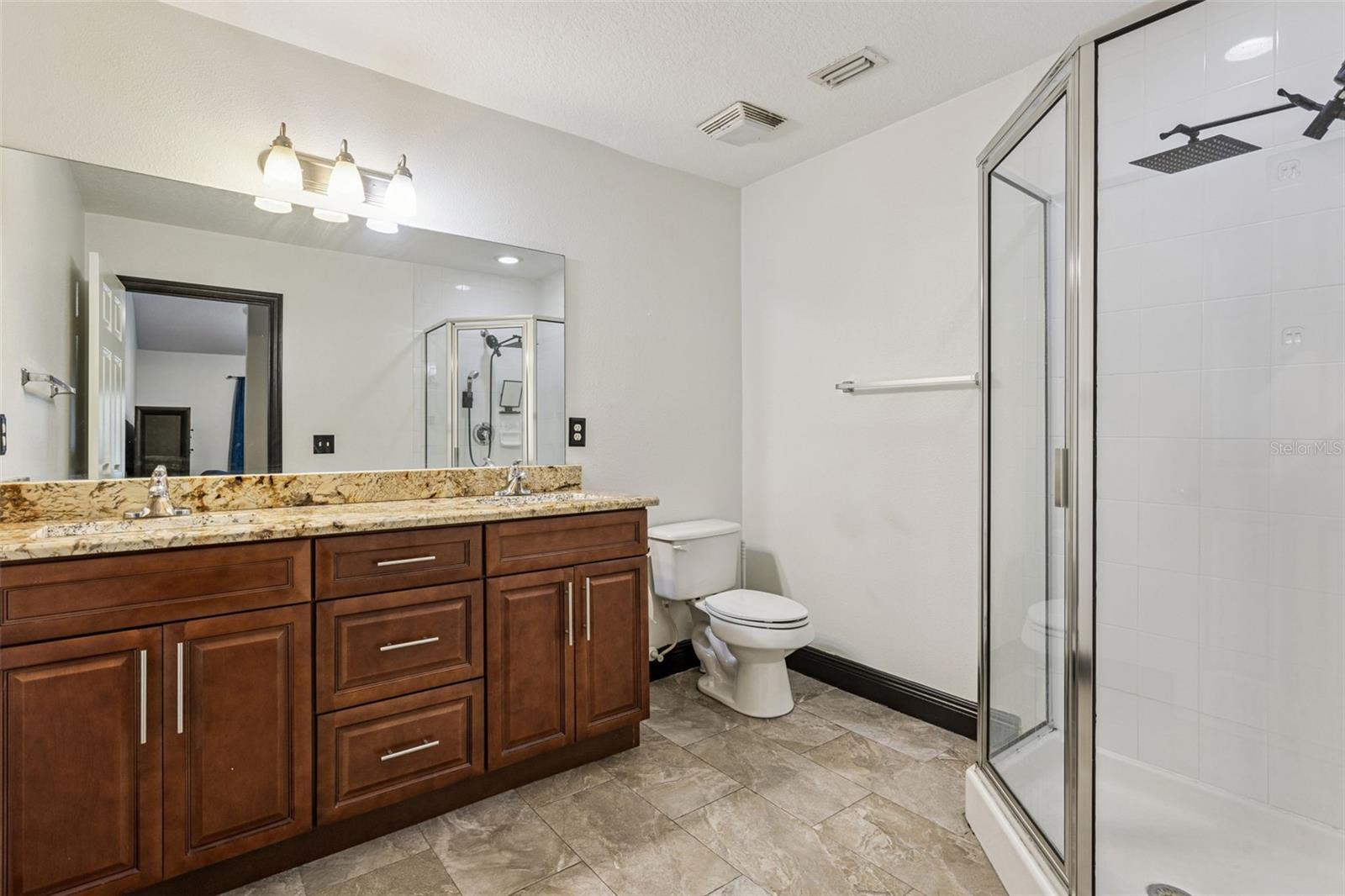 Image 15 of 23 For 145 Pearl Lake Cswy  208