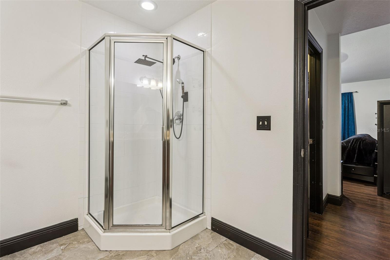 Image 16 of 23 For 145 Pearl Lake Cswy  208