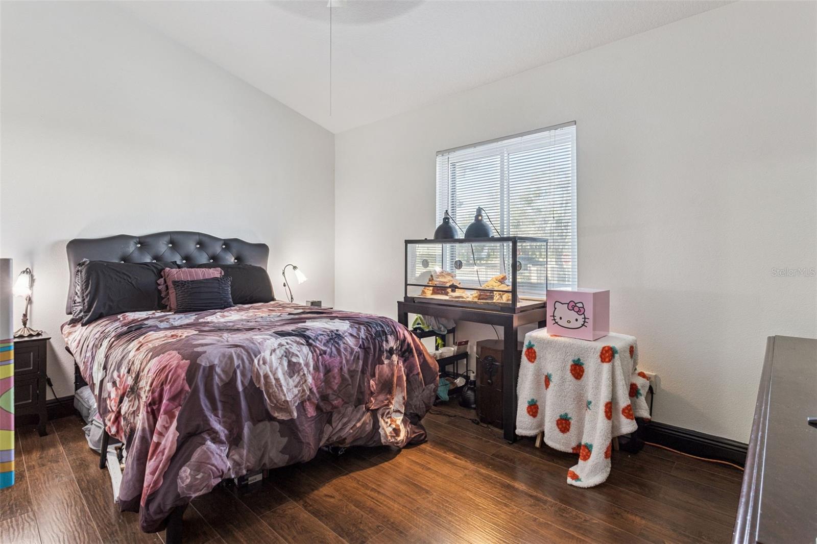 Image 17 of 23 For 145 Pearl Lake Cswy  208