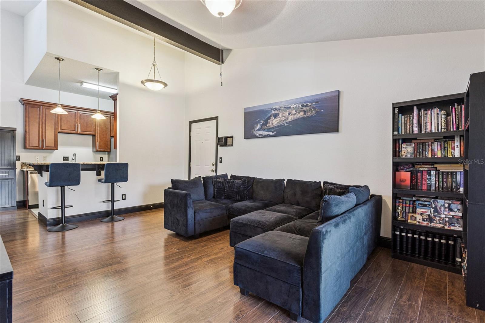 Image 6 of 23 For 145 Pearl Lake Cswy  208