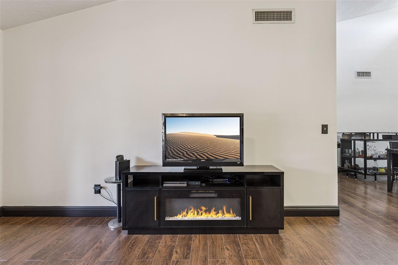 Image 7 of 23 For 145 Pearl Lake Cswy  208