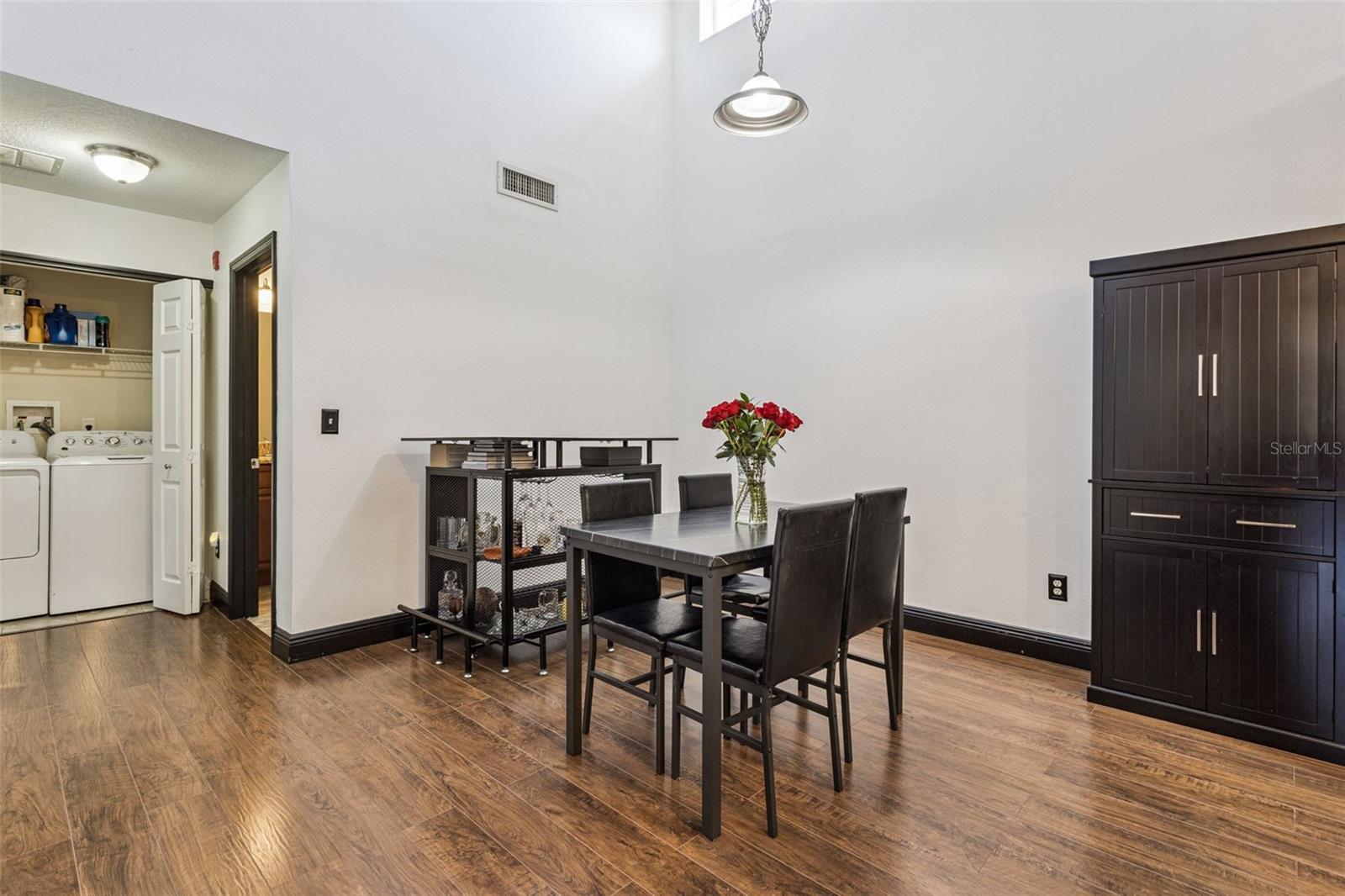 Image 8 of 23 For 145 Pearl Lake Cswy  208