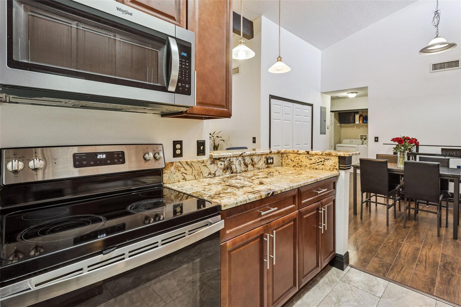 Image 9 of 23 For 145 Pearl Lake Cswy  208