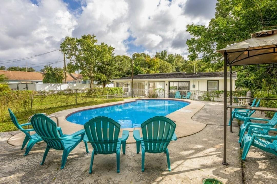 Listing photo id 9 for 2301 Carlton Drive