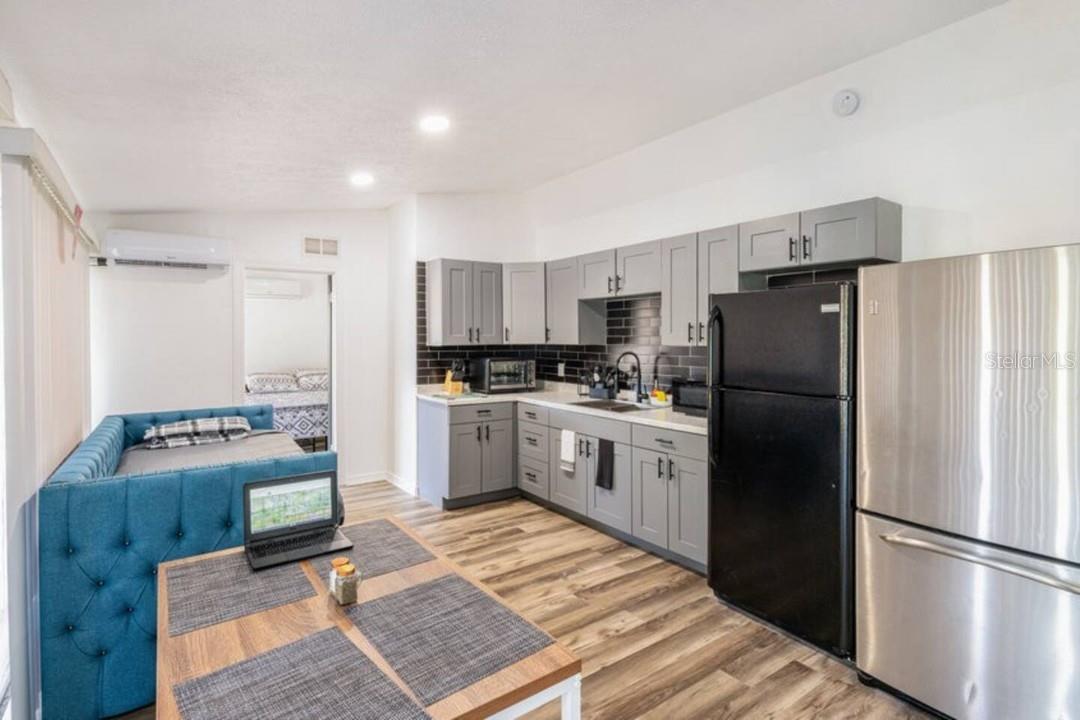 Listing photo id 13 for 2301 Carlton Drive