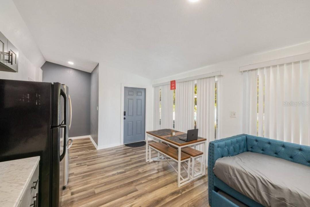 Listing photo id 14 for 2301 Carlton Drive