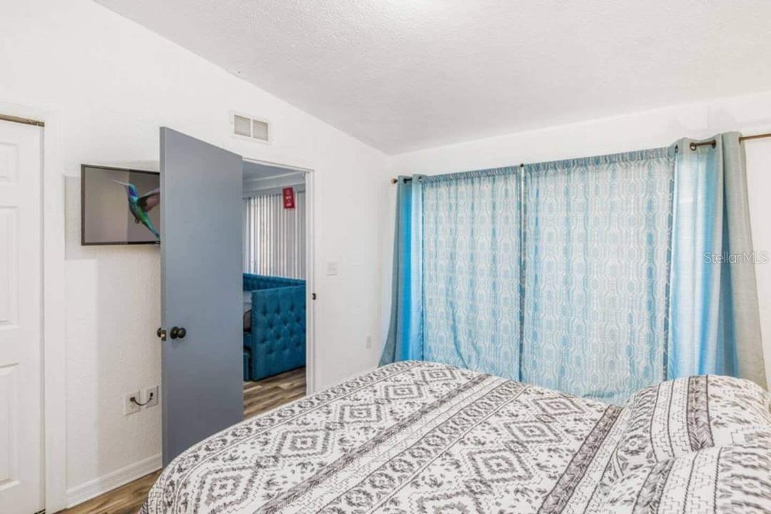 Listing photo id 16 for 2301 Carlton Drive