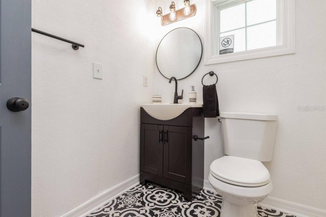 Listing photo id 17 for 2301 Carlton Drive