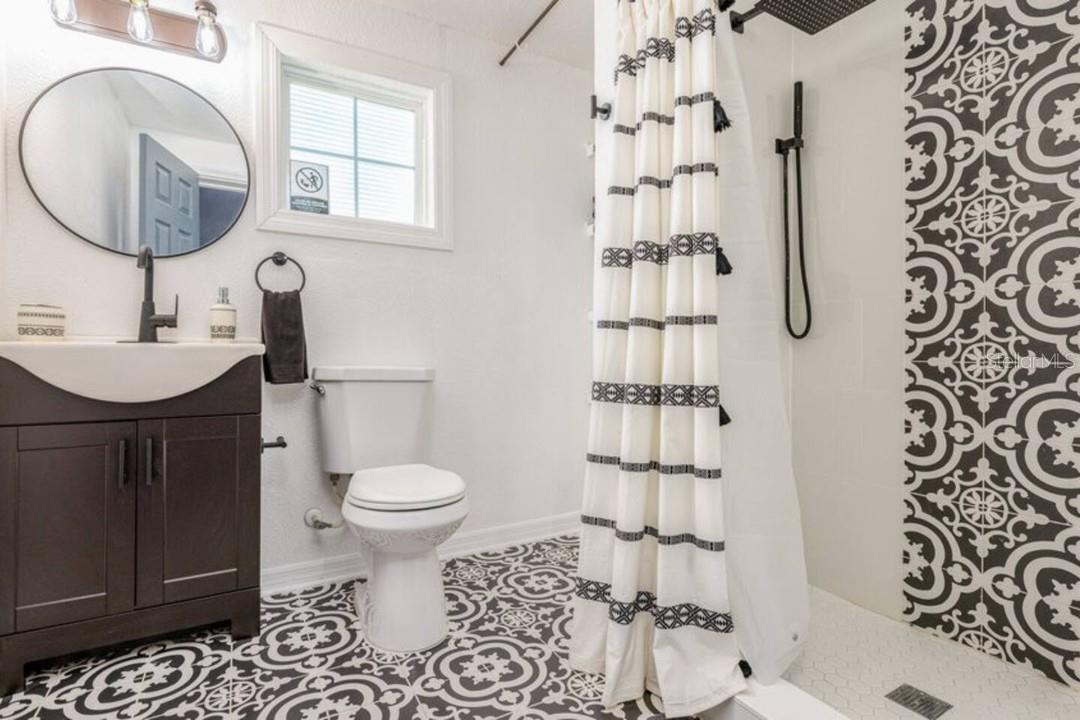 Listing photo id 18 for 2301 Carlton Drive