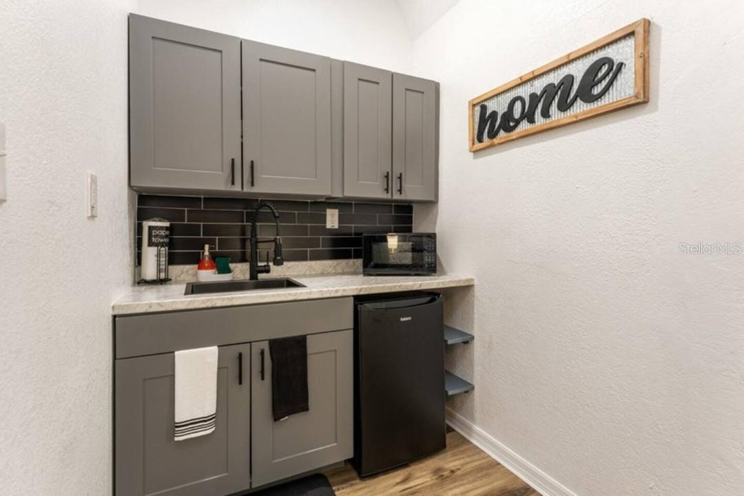 Listing photo id 21 for 2301 Carlton Drive