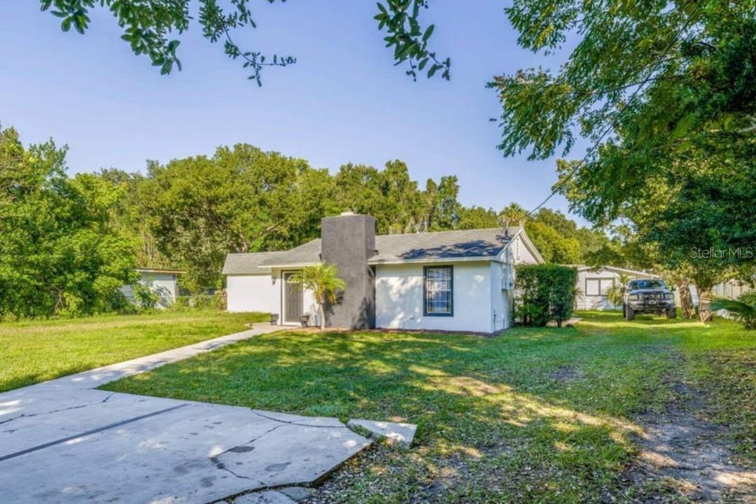 Listing photo id 23 for 2301 Carlton Drive