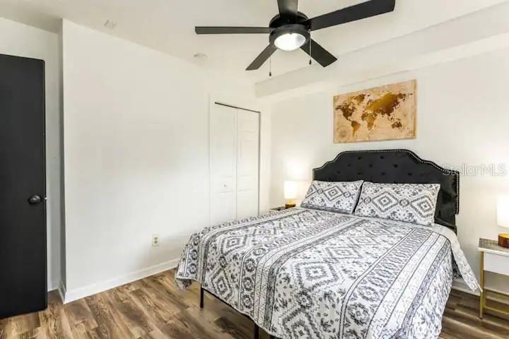 Listing photo id 3 for 2301 Carlton Drive