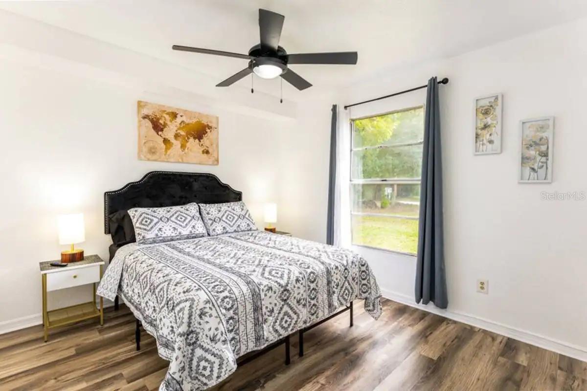 Listing photo id 4 for 2301 Carlton Drive