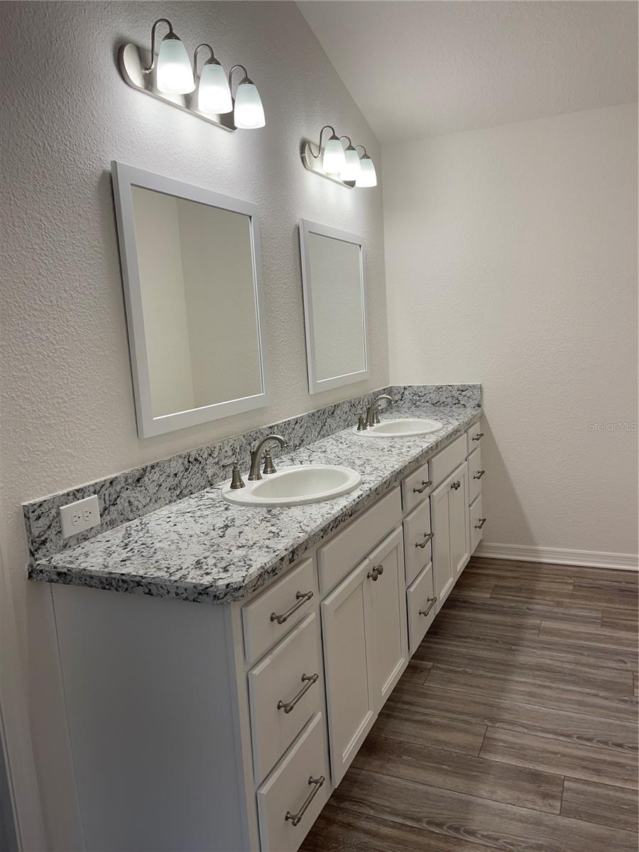 Image 9 of 18 For 2740 Alder Avenue