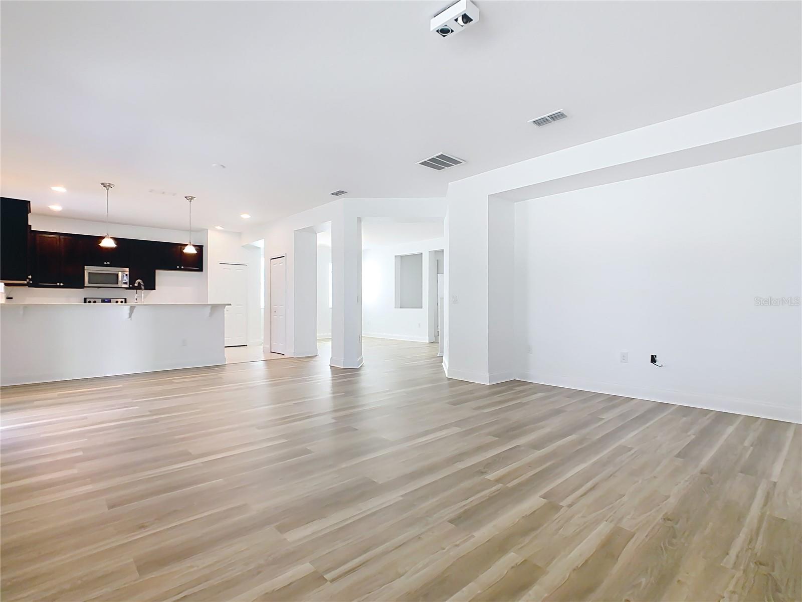 Image 10 of 24 For 11717 Thatcher Avenue