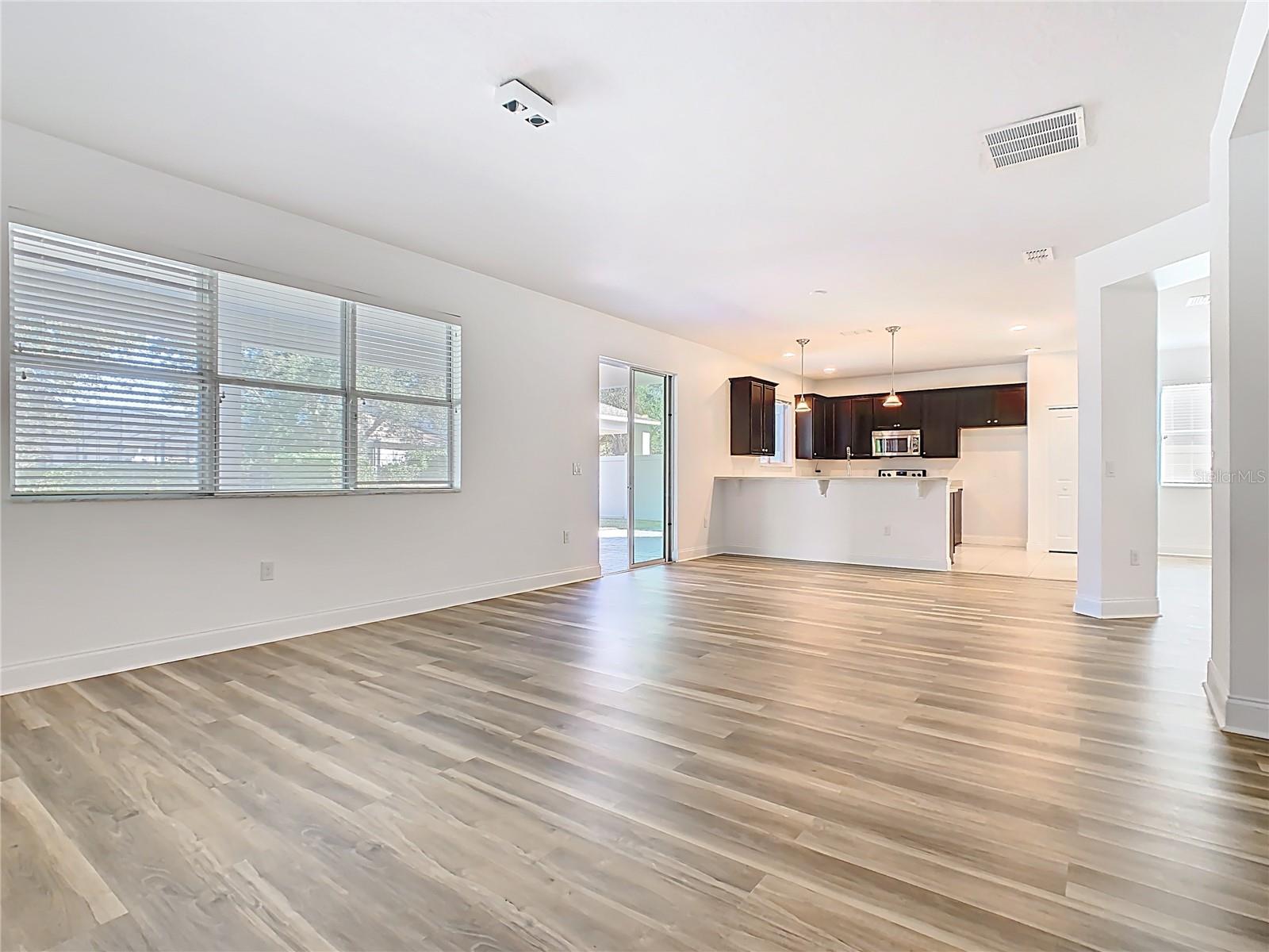 Image 13 of 24 For 11717 Thatcher Avenue