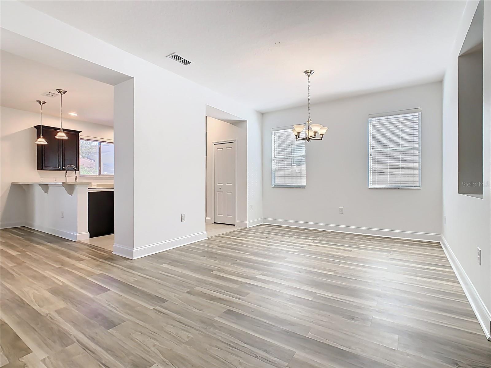 Image 21 of 24 For 11717 Thatcher Avenue