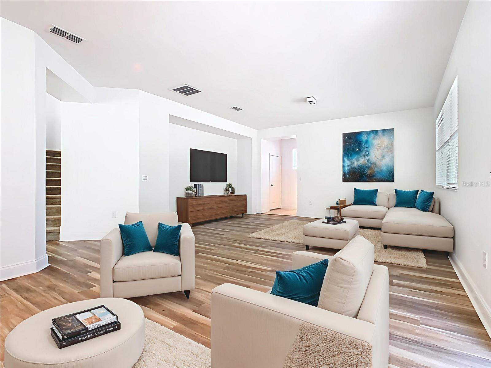 Image 4 of 24 For 11717 Thatcher Avenue