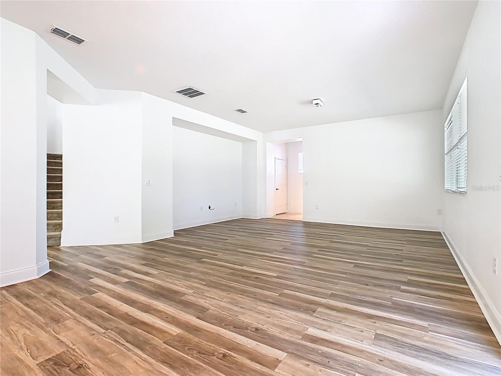 Image 5 of 24 For 11717 Thatcher Avenue