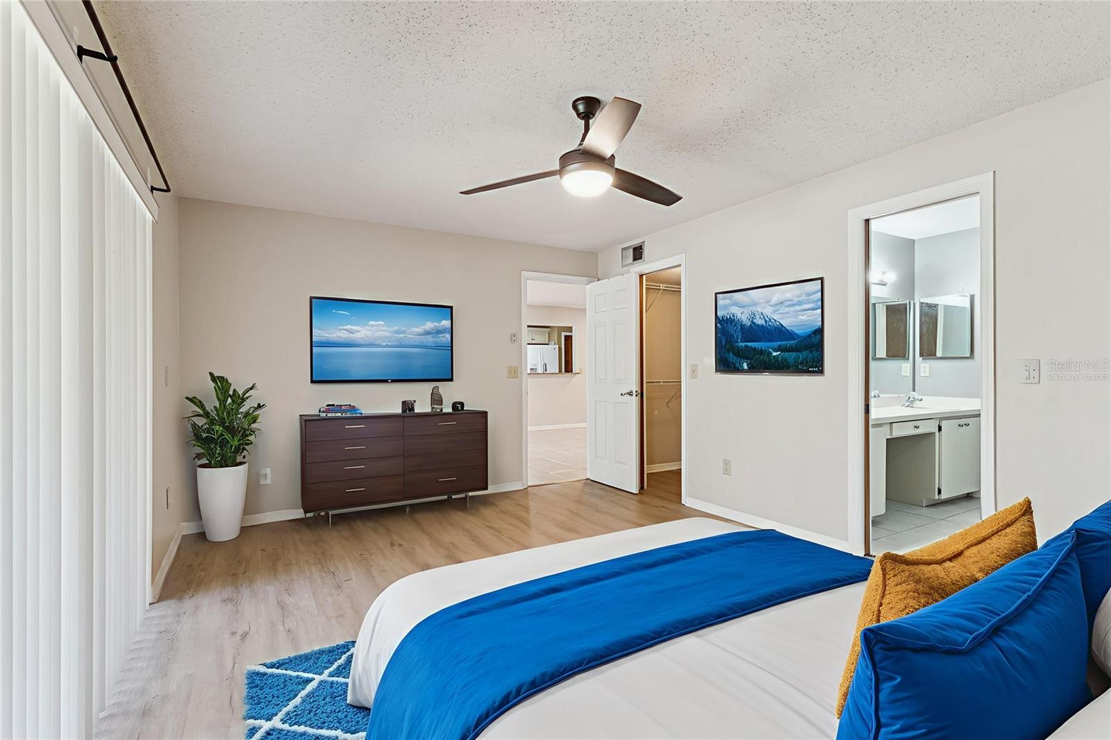 Image 10 of 42 For 600 Northern Way 201