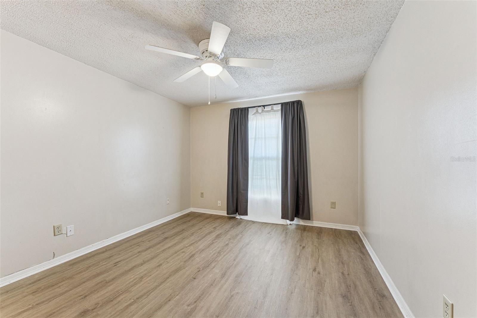 Image 16 of 42 For 600 Northern Way 201