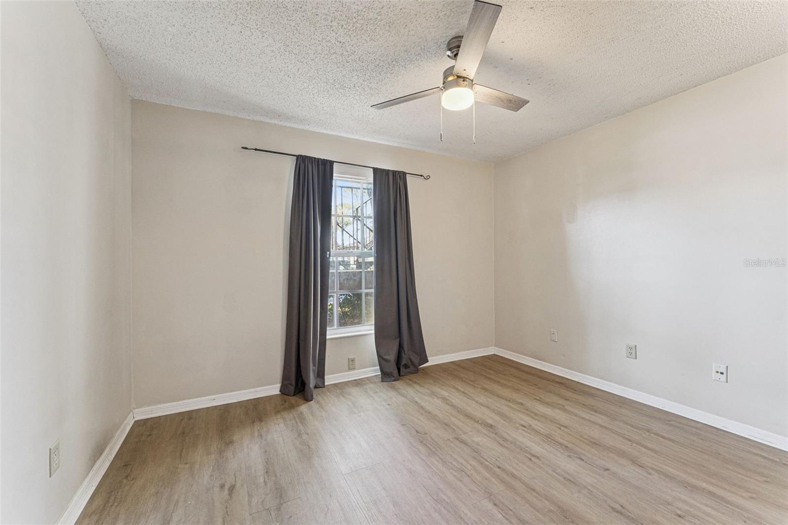 Image 17 of 42 For 600 Northern Way 201