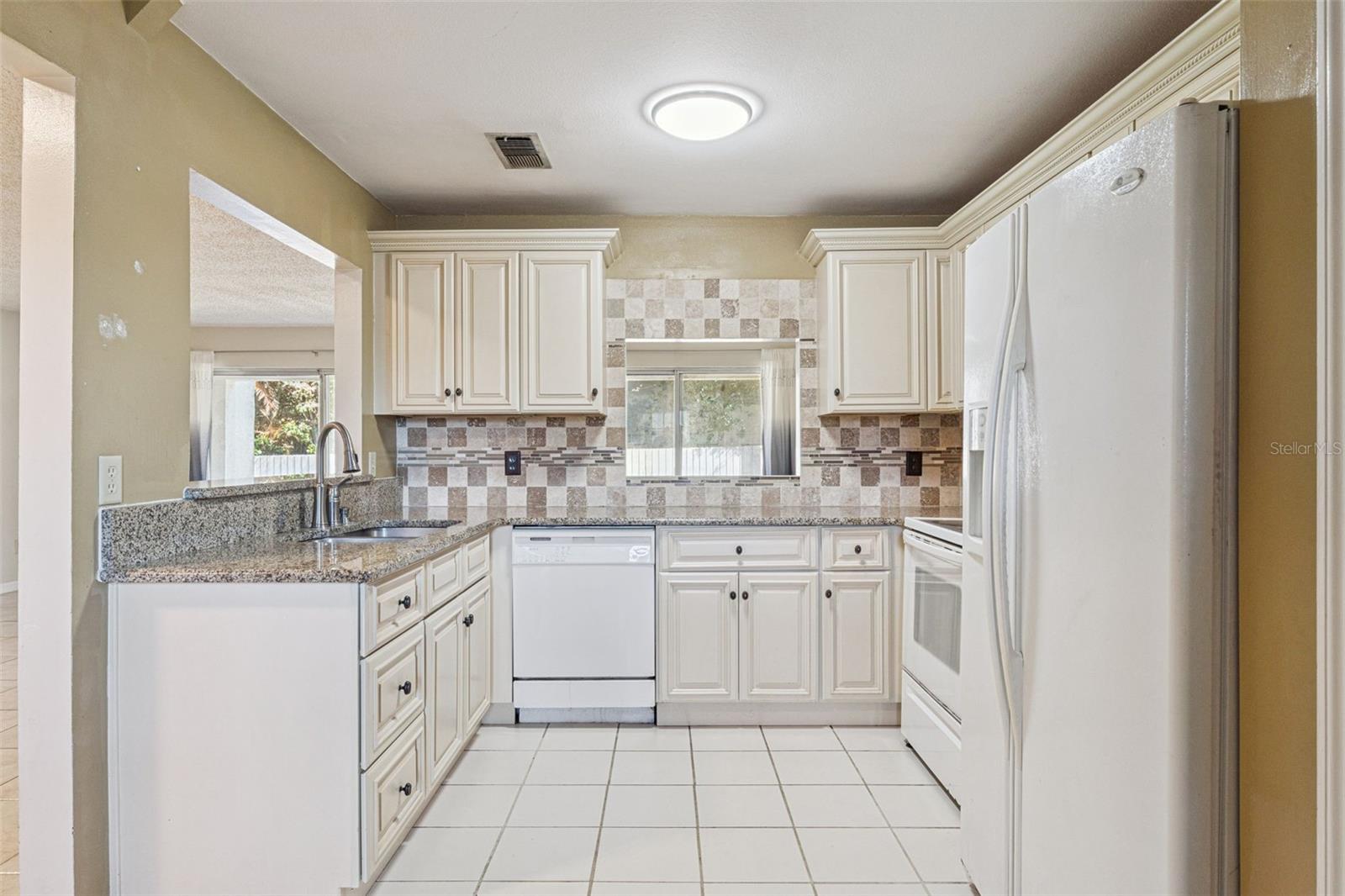 Image 7 of 42 For 600 Northern Way 201