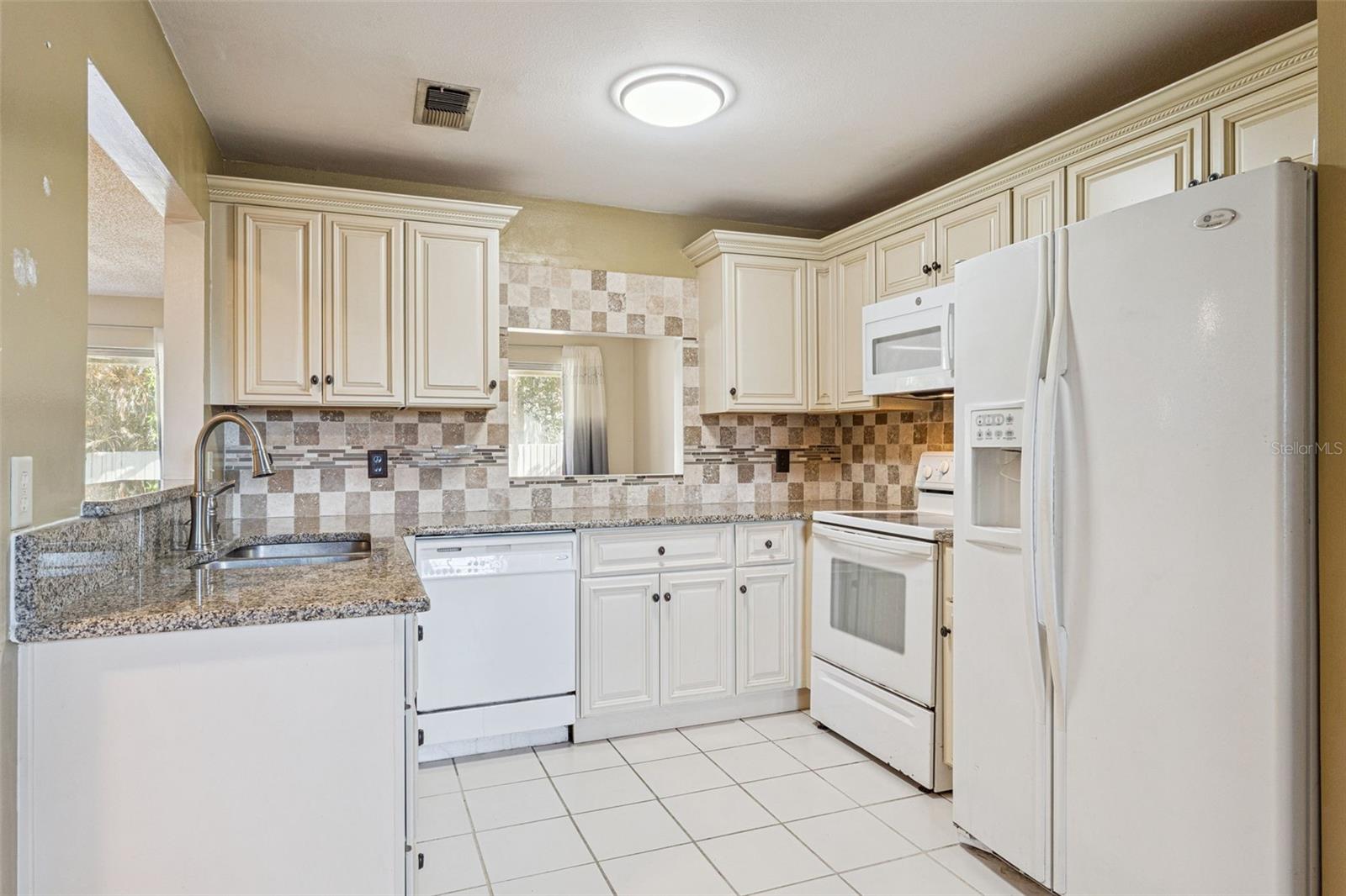 Image 8 of 42 For 600 Northern Way 201