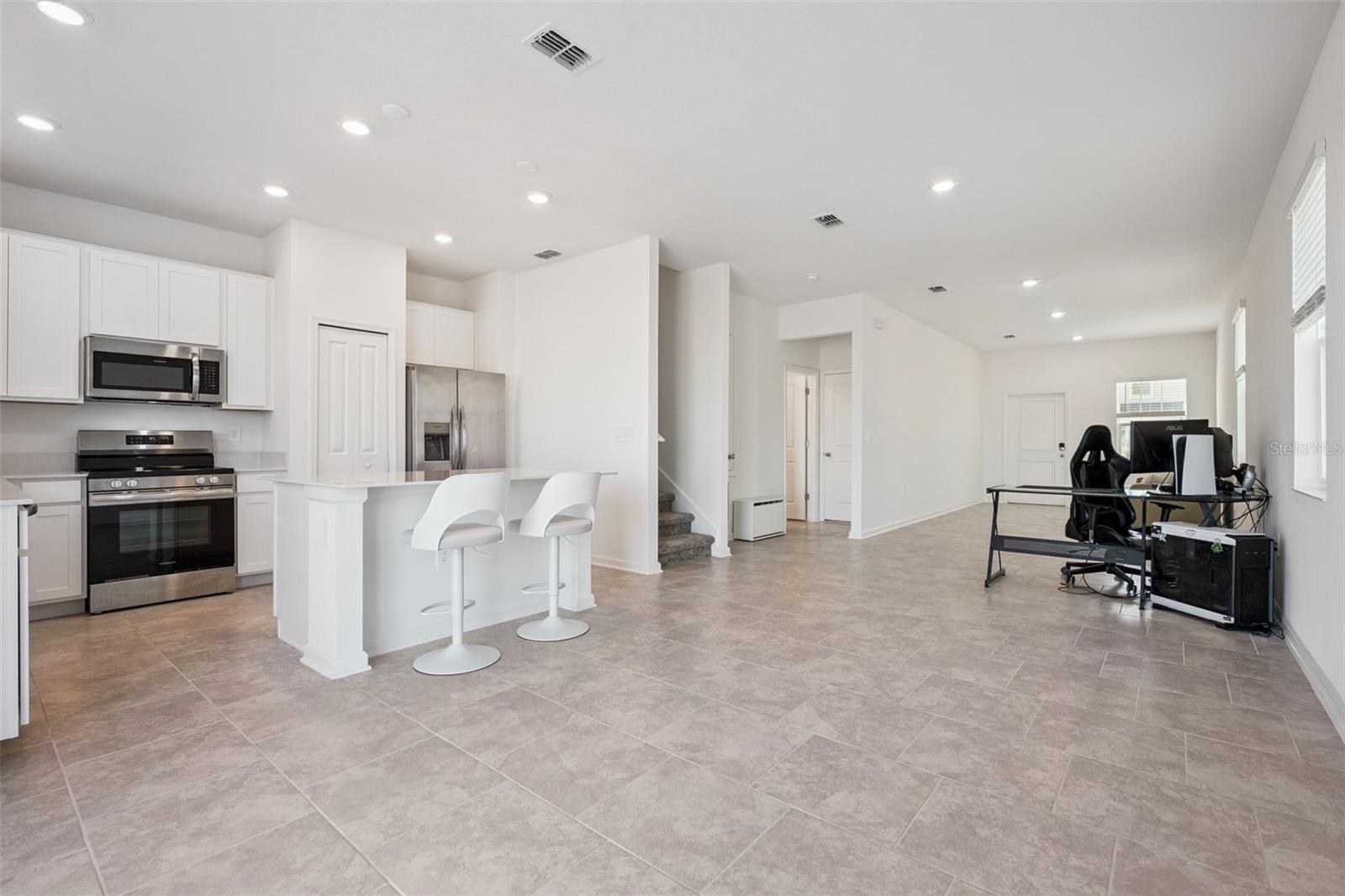 Image 3 of 28 For 3141 Laurent Loop