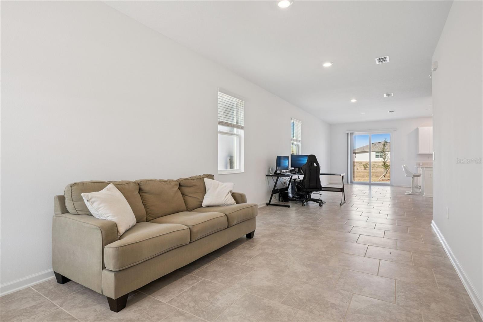 Image 6 of 28 For 3141 Laurent Loop