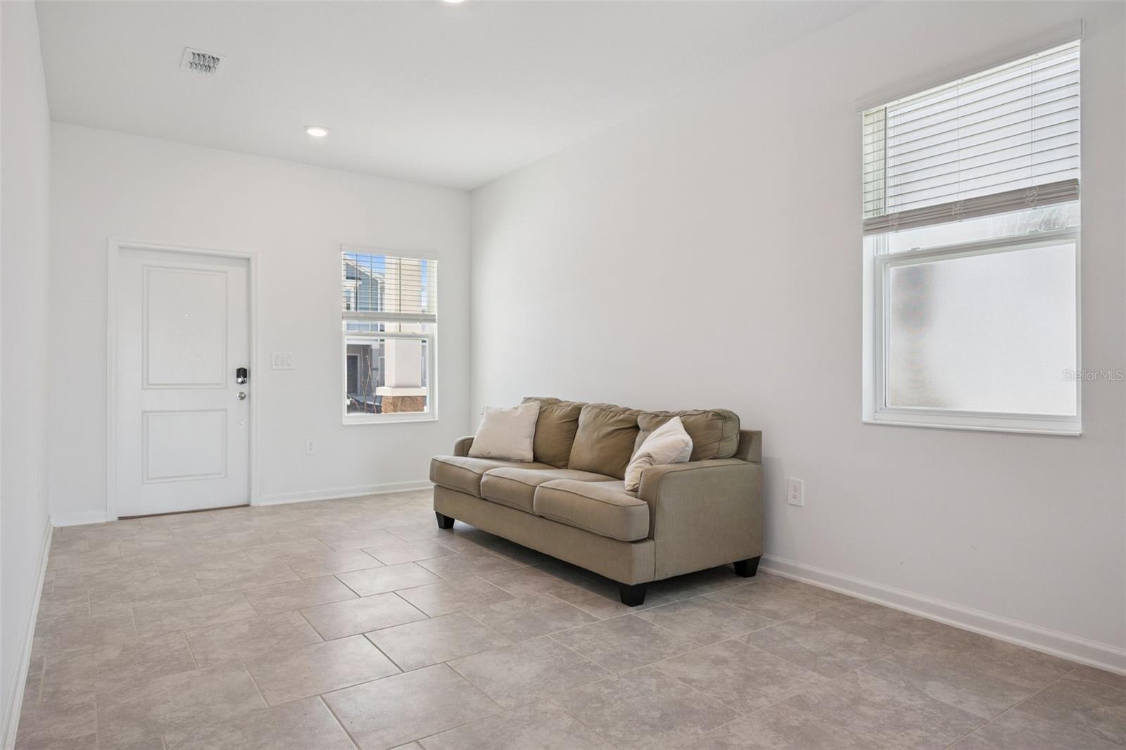 Image 7 of 28 For 3141 Laurent Loop