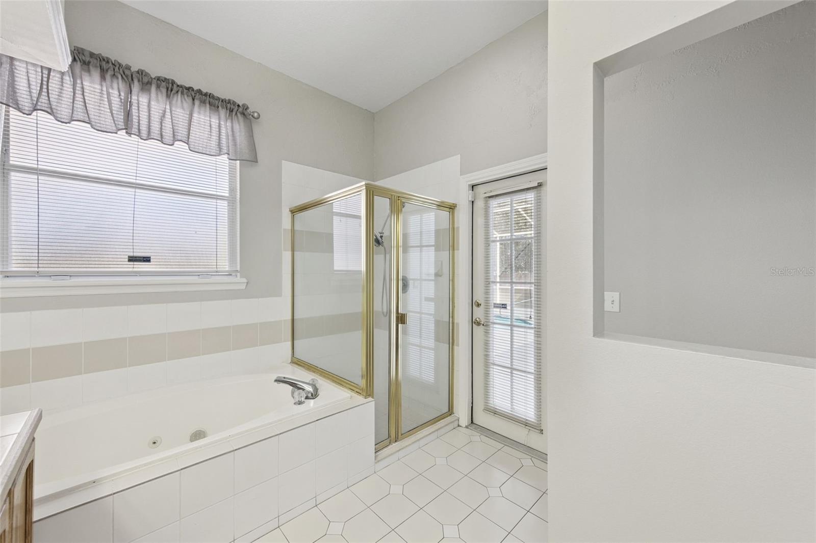 Image 25 of 41 For 160 Academy Oaks Place