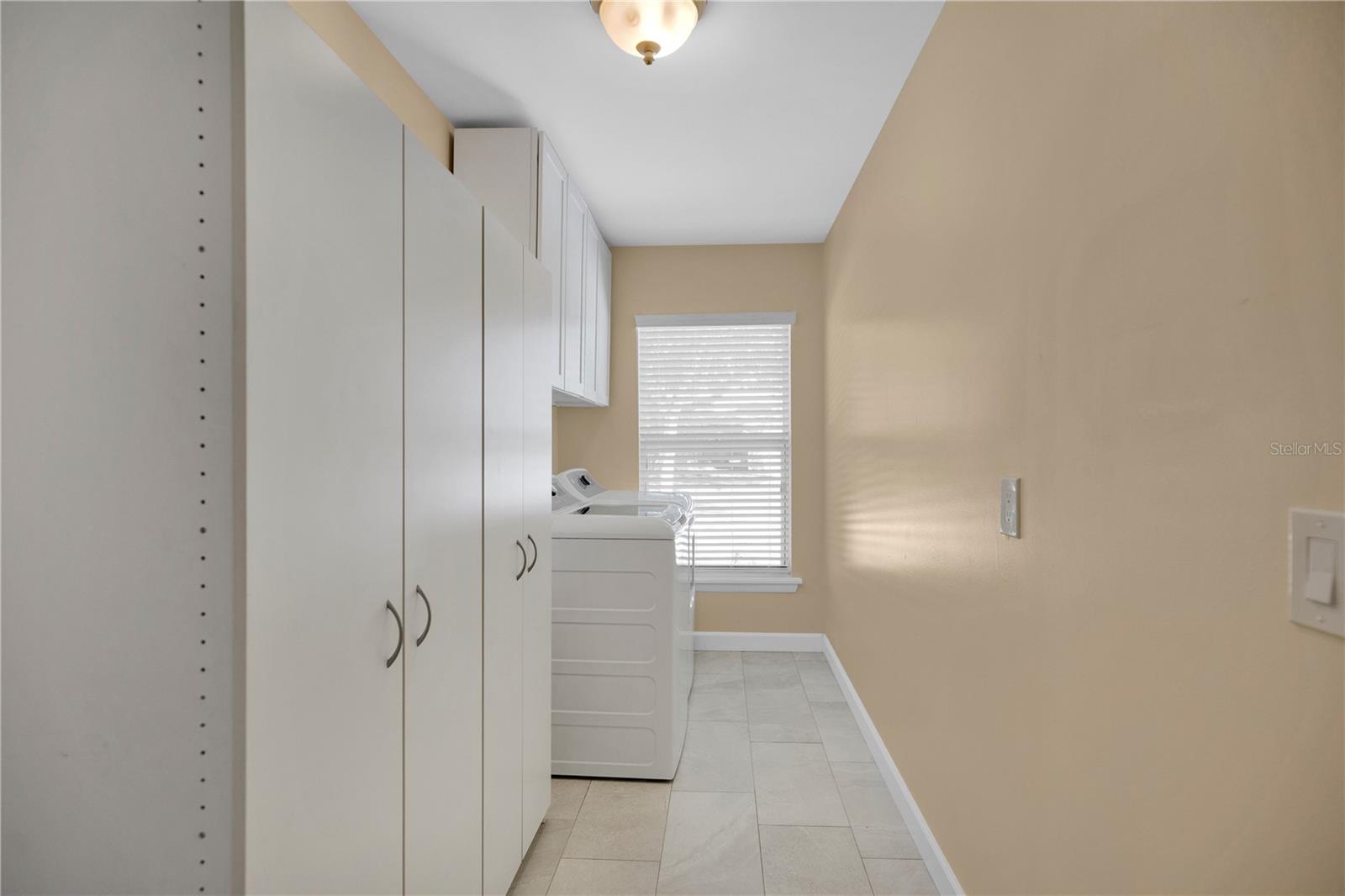 Image 23 of 38 For 3395 Hillmont Circle