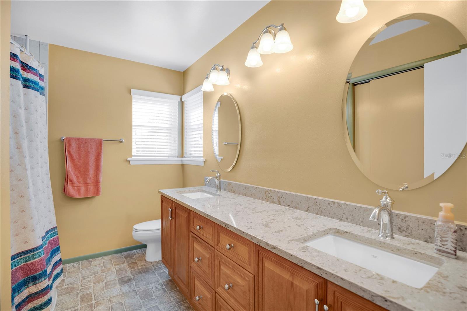 Image 24 of 38 For 3395 Hillmont Circle