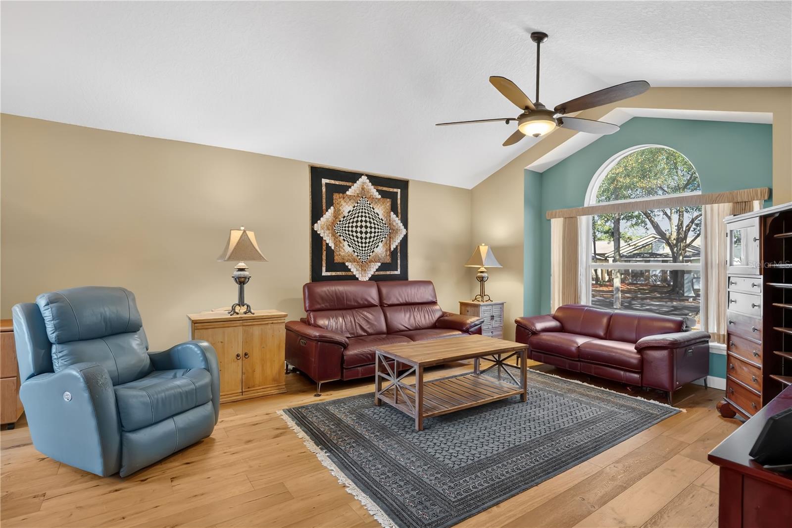 Image 5 of 38 For 3395 Hillmont Circle