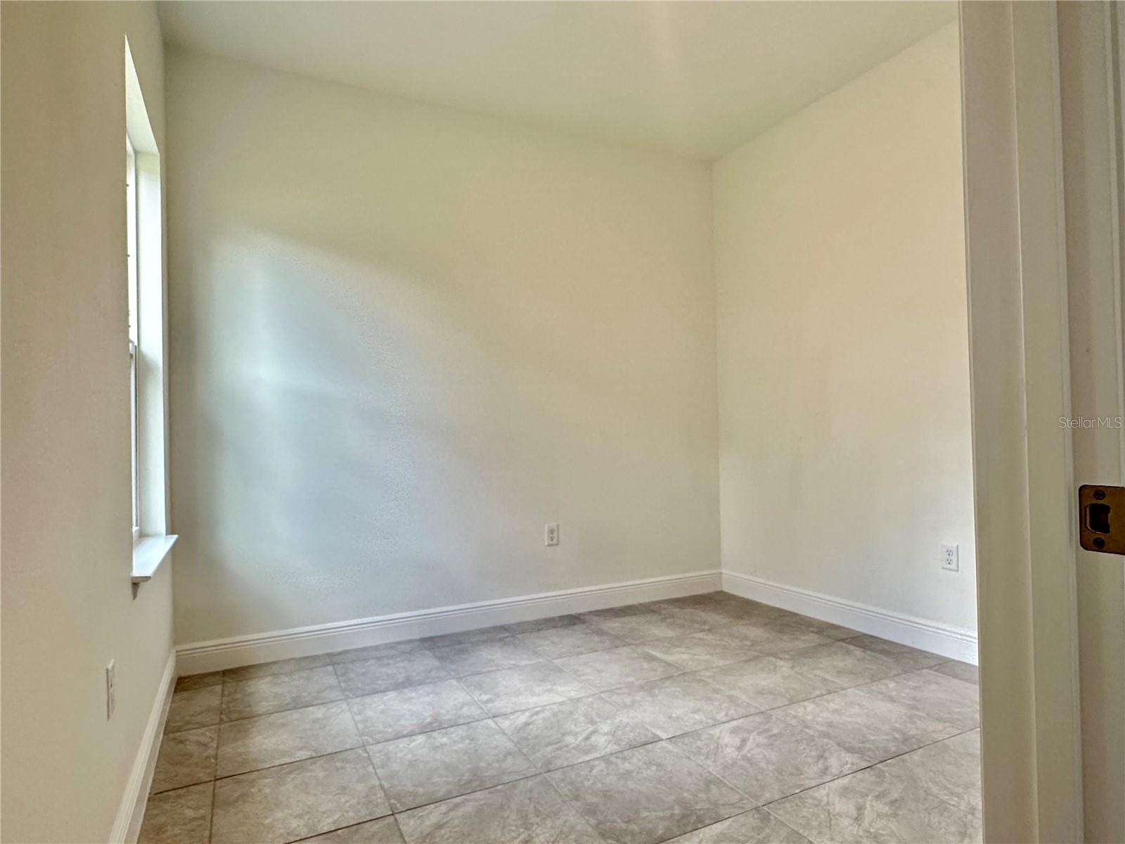 Image 7 of 12 For 13354 77th Avenue