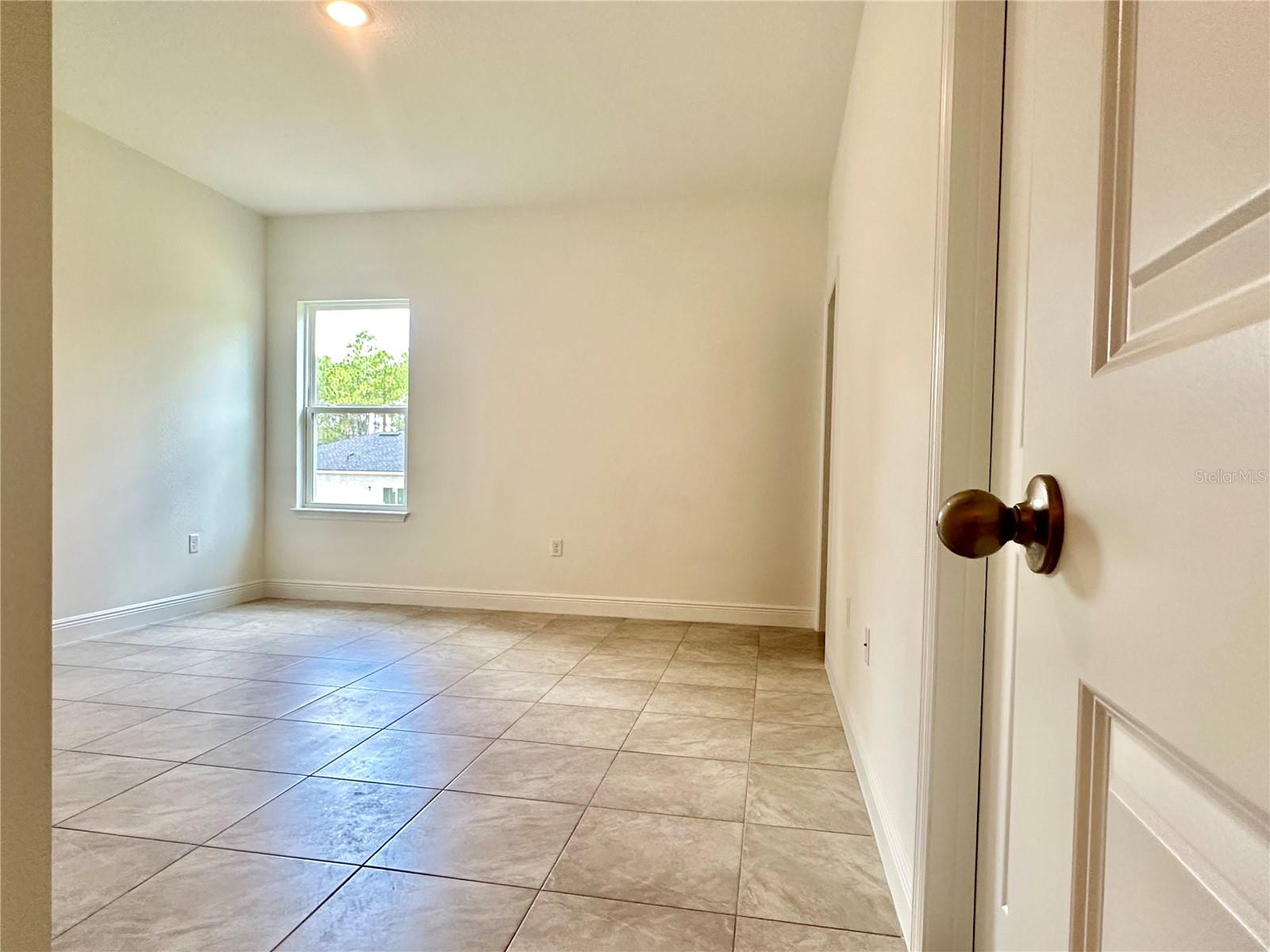 Image 9 of 12 For 13354 77th Avenue