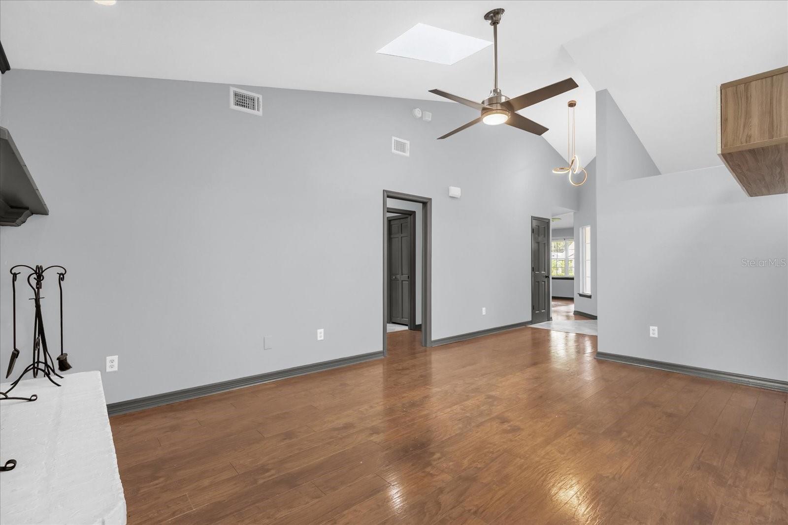 Image 5 of 28 For 1237 Erik Court