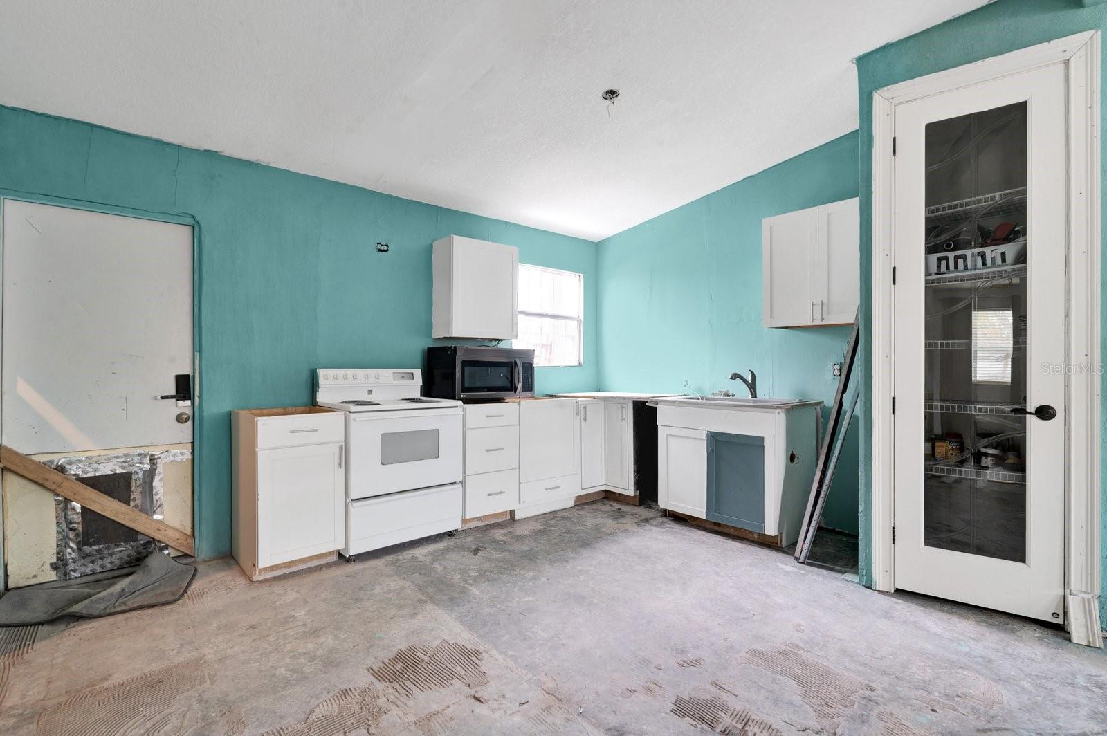 Image 3 of 13 For 514 Ellison Parkway