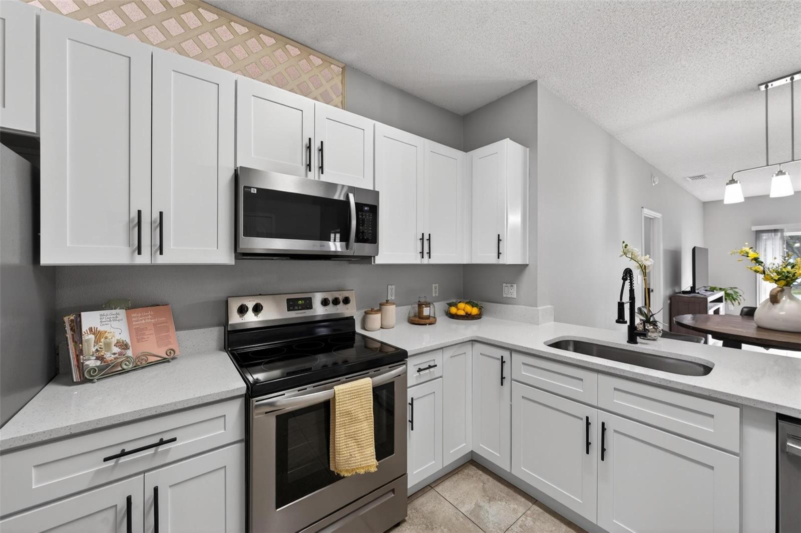 Image 10 of 45 For 1850 Emerald Green Circle