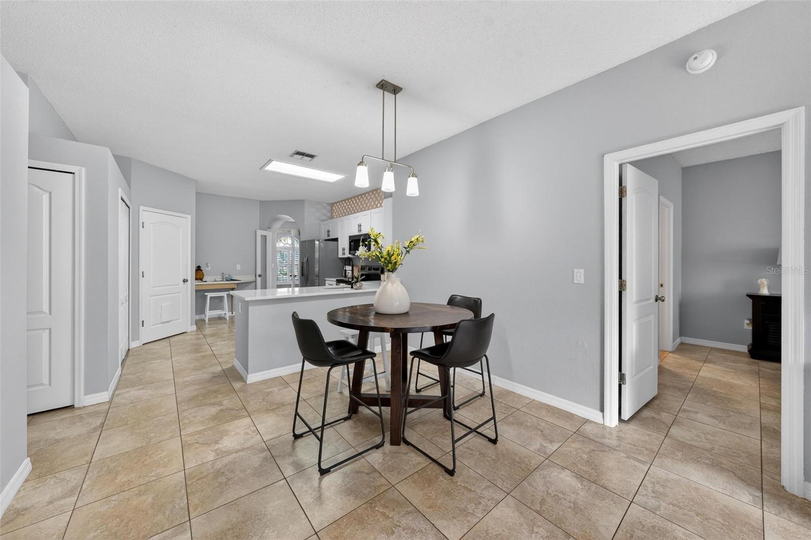 Image 15 of 45 For 1850 Emerald Green Circle