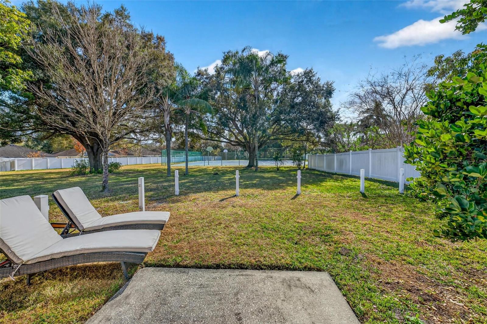 Image 3 of 45 For 1850 Emerald Green Circle