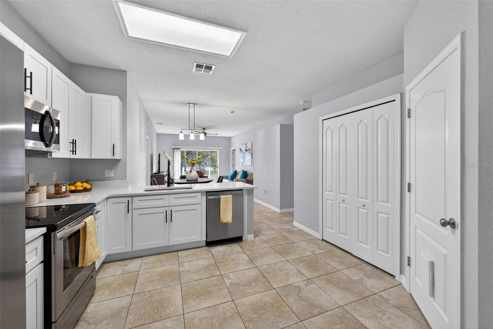 Image 4 of 45 For 1850 Emerald Green Circle