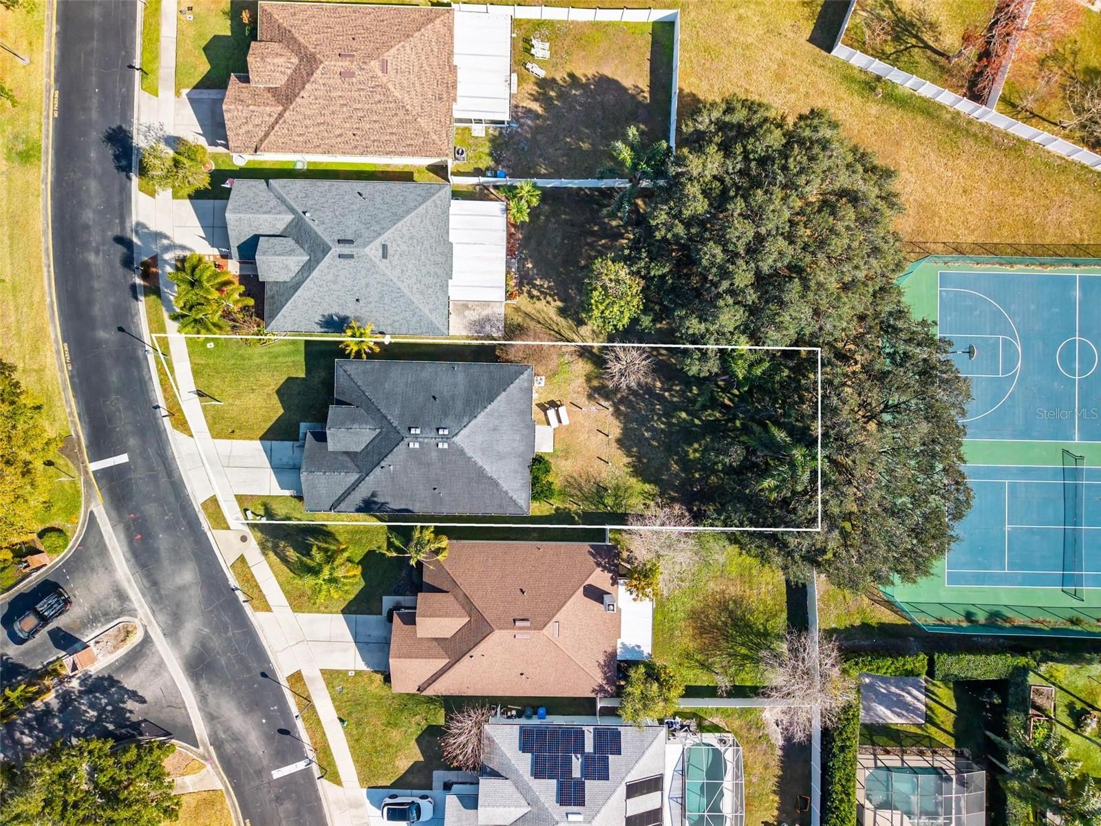 Image 40 of 45 For 1850 Emerald Green Circle